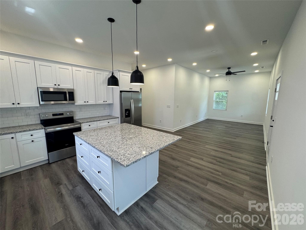 331 E Lowrance Avenue - Photo 3