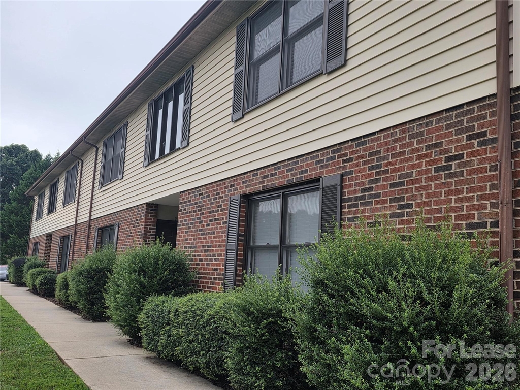 525 12th Street Sw - Photo 0