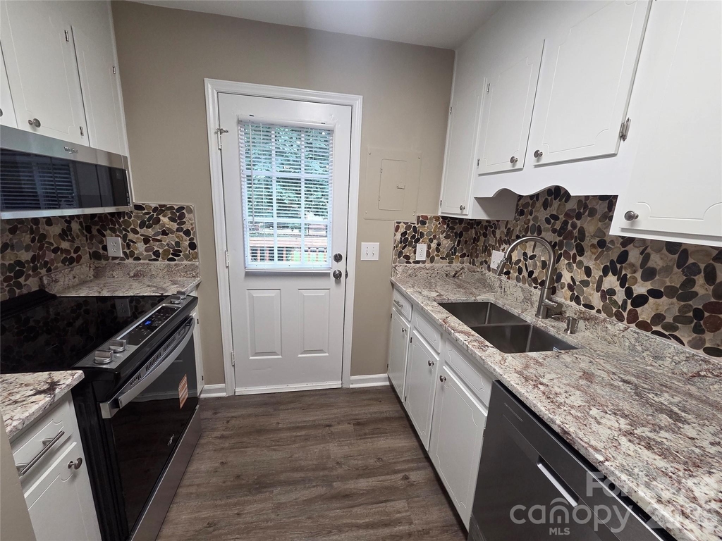 525 12th Street Sw - Photo 4