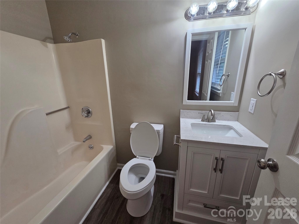 525 12th Street Sw - Photo 8