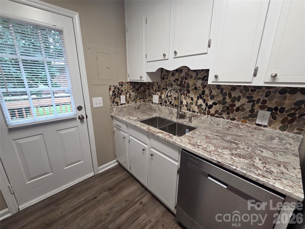 525 12th Street Sw - Photo 6
