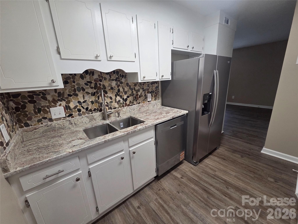 525 12th Street Sw - Photo 2