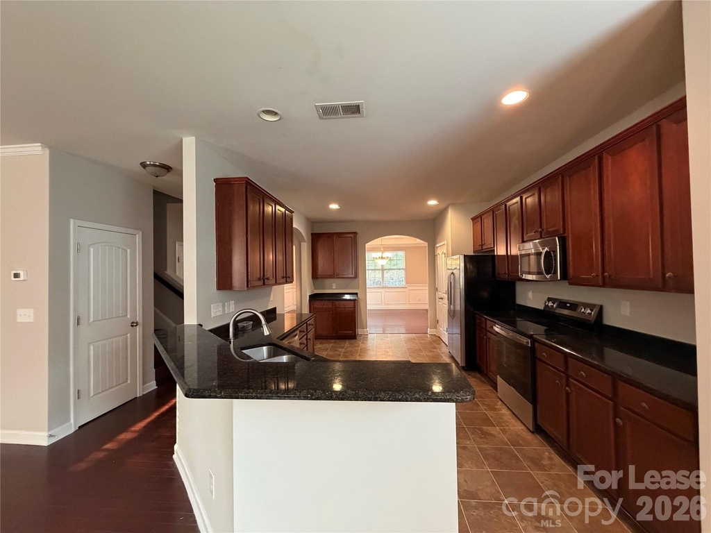 2002 Fripp Lane - Photo 2