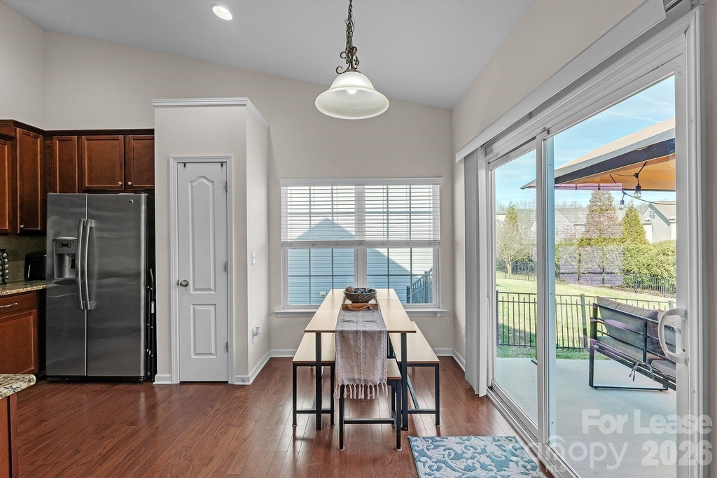 5826 Castlecove Road - Photo 8