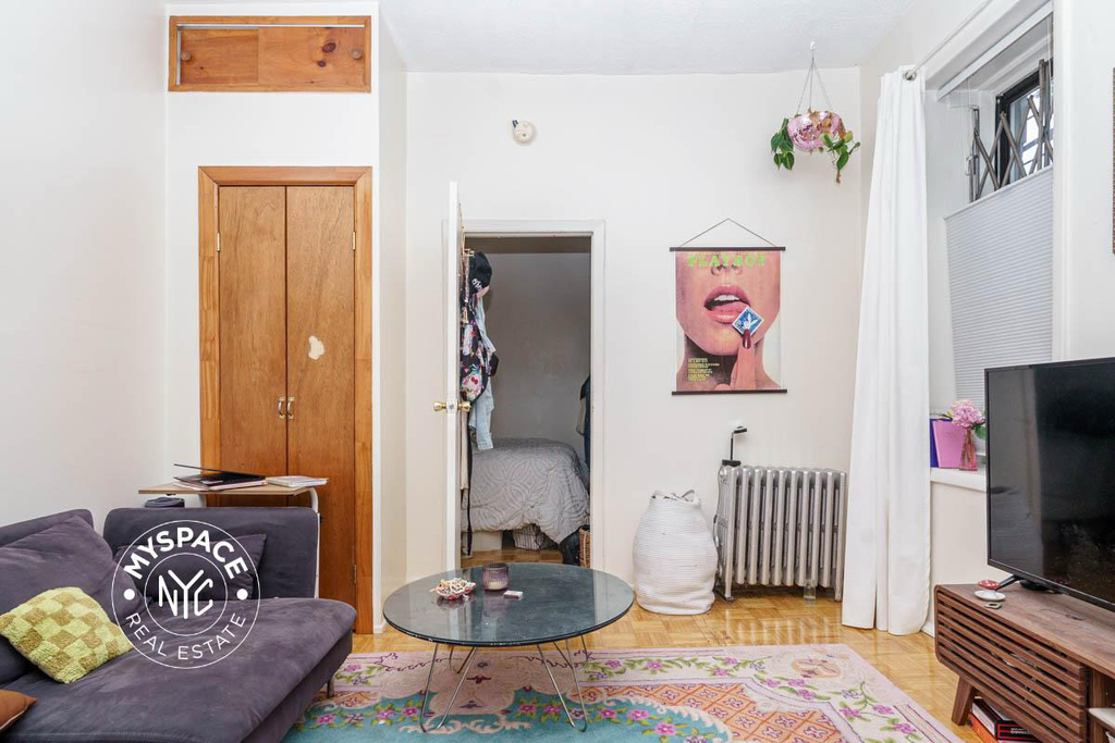 322 Rodney Street - Photo 2