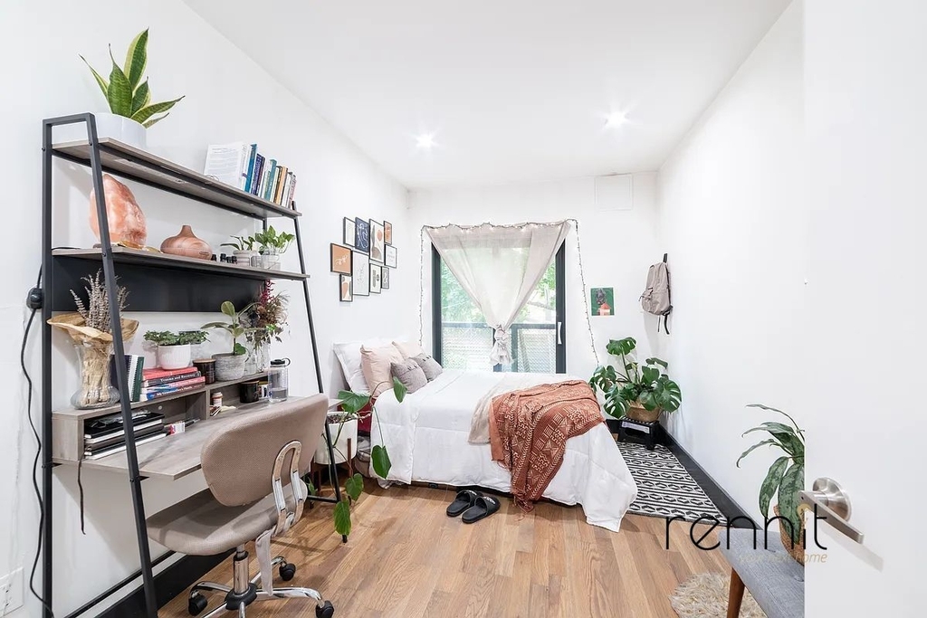 562 Park Place - Photo 2