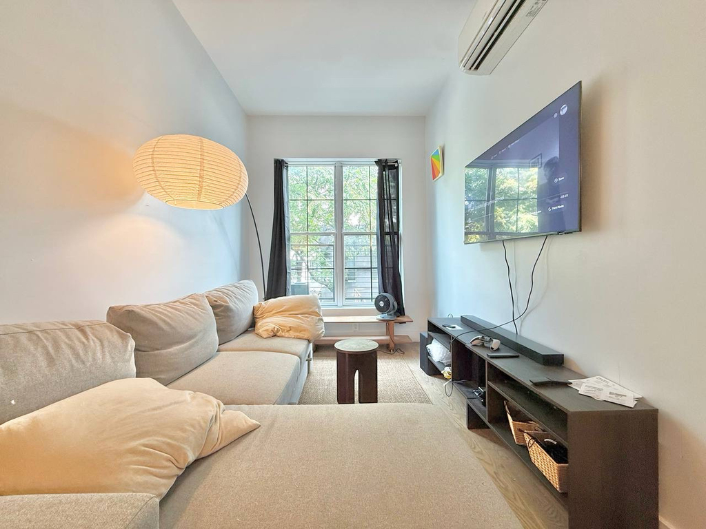 99 Varet Street - Photo 0