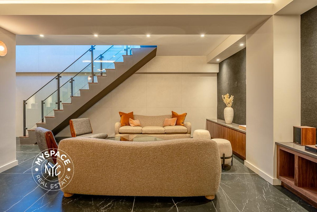 654 Madison Street - Photo 5