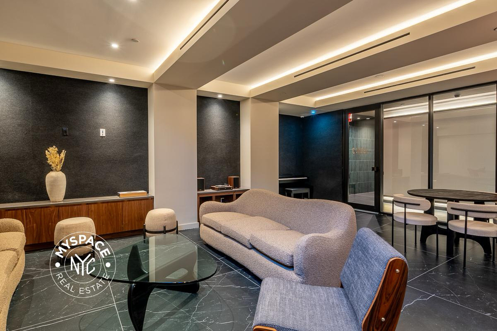 654 Madison Street - Photo 4
