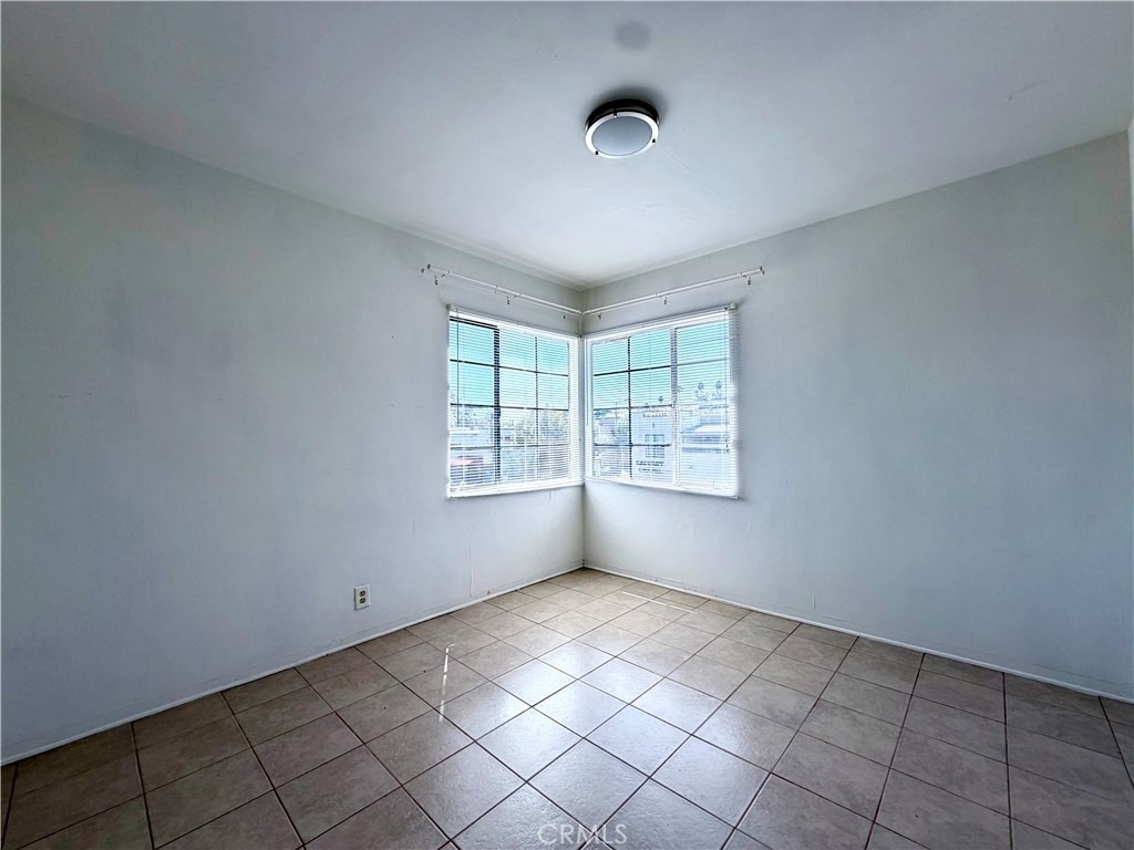 3810 Stockbridge Avenue - Photo 3