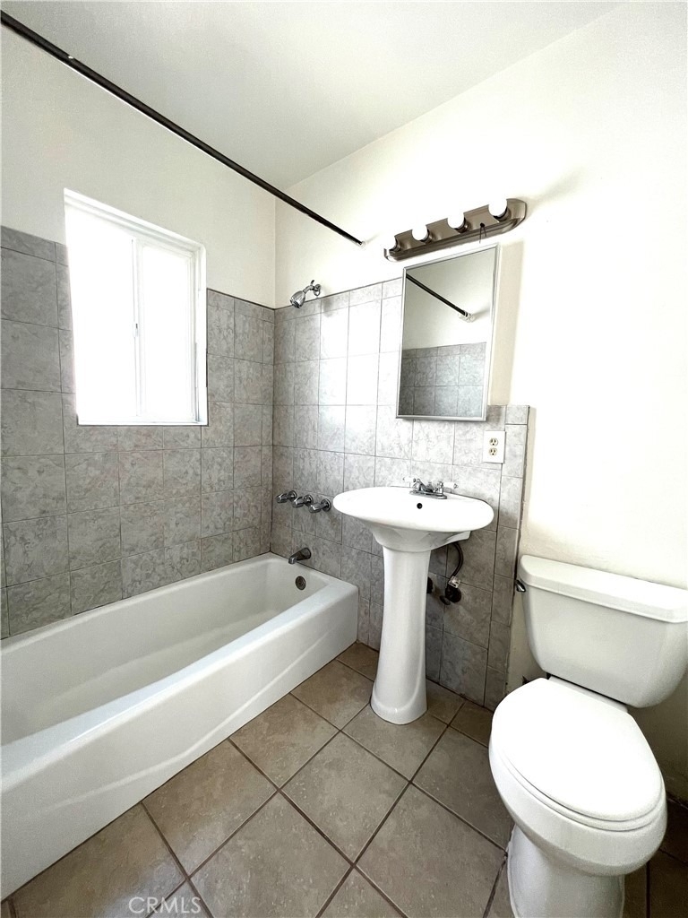 3810 Stockbridge Avenue - Photo 5