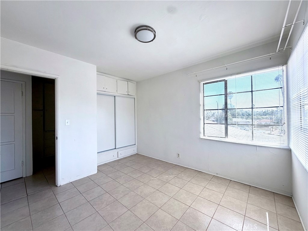 3810 Stockbridge Avenue - Photo 4