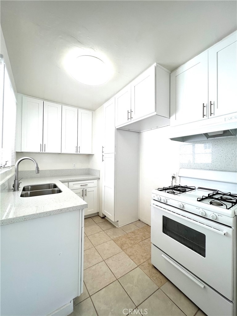 3810 Stockbridge Avenue - Photo 2