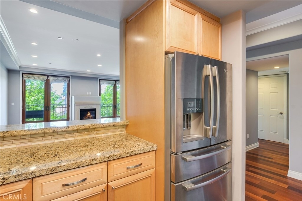 333 N Hill Avenue - Photo 5