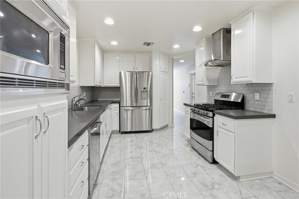 5200 White Oak Avenue - Photo 8