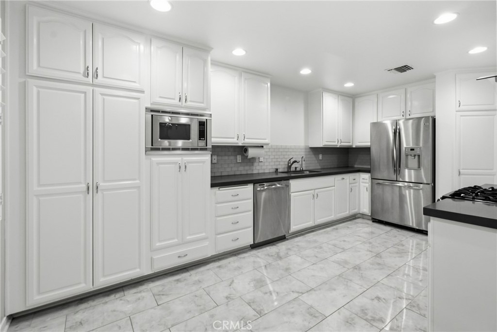 5200 White Oak Avenue - Photo 10