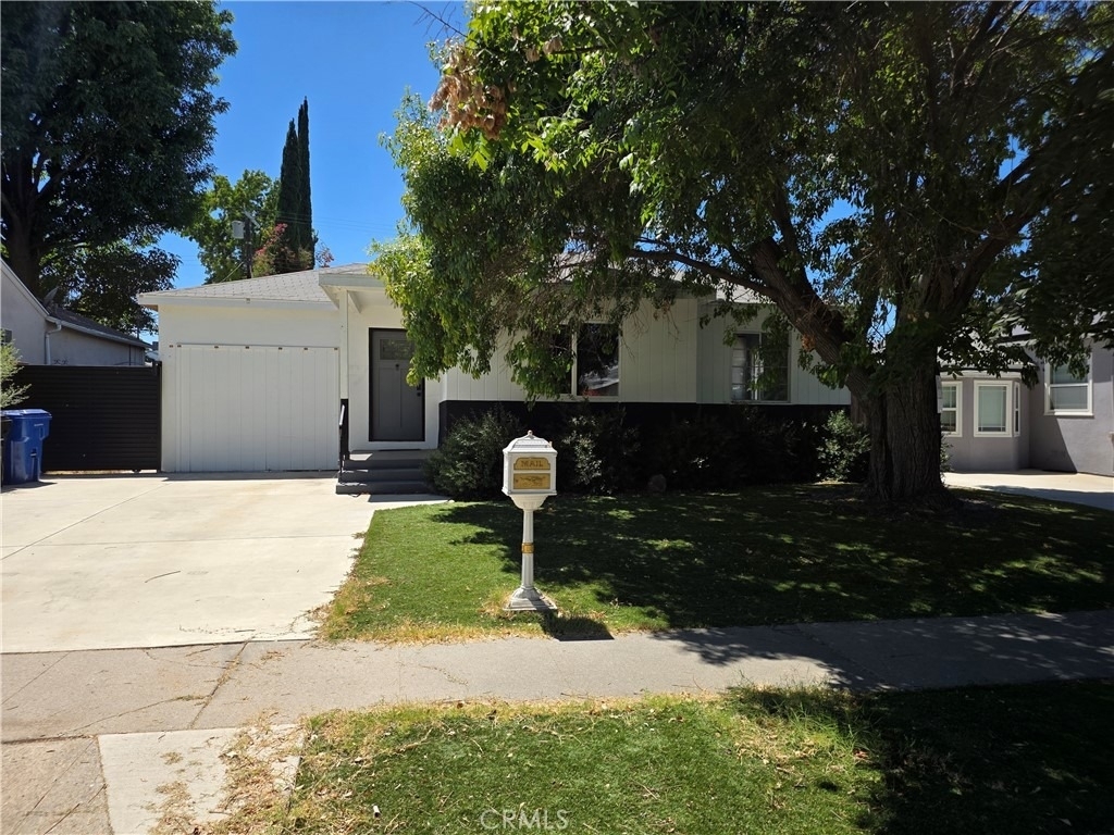 5779 Enfield - Photo 1
