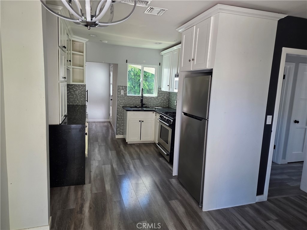 5779 Enfield - Photo 4
