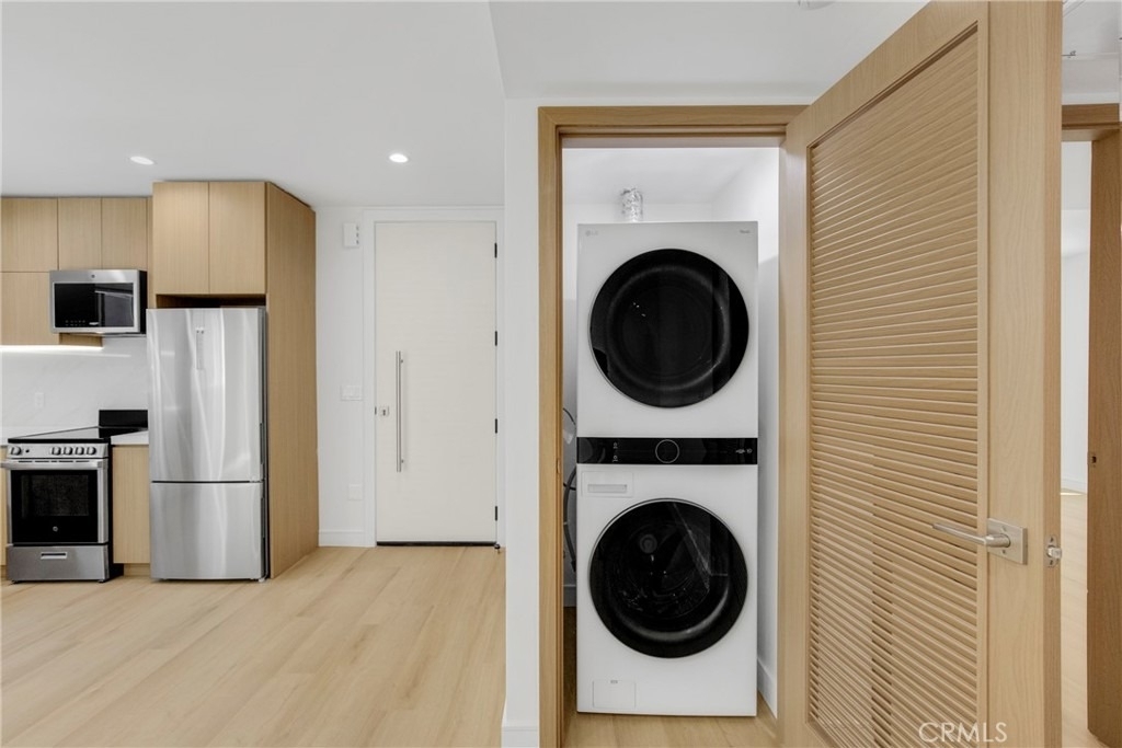 4851 1/2 Woodman Avenue - Photo 9