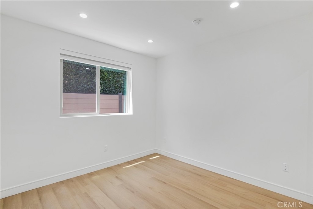 4851 1/2 Woodman Avenue - Photo 5
