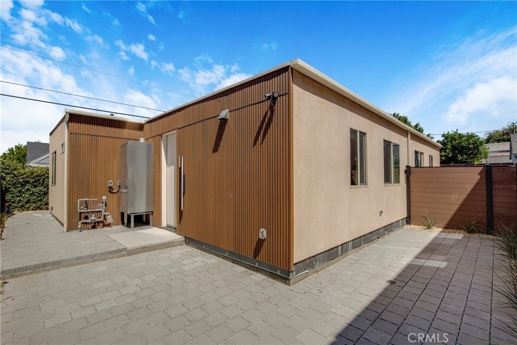 4851 1/2 Woodman Avenue - Photo 11