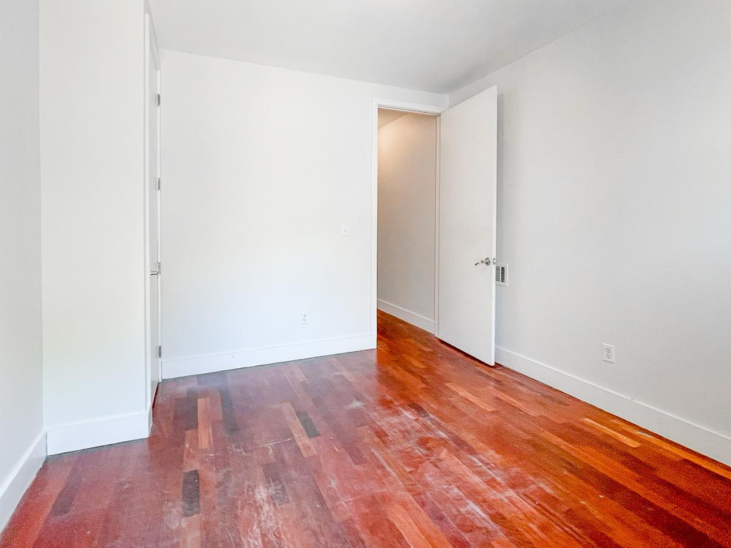 1327 Halsey Street - Photo 5