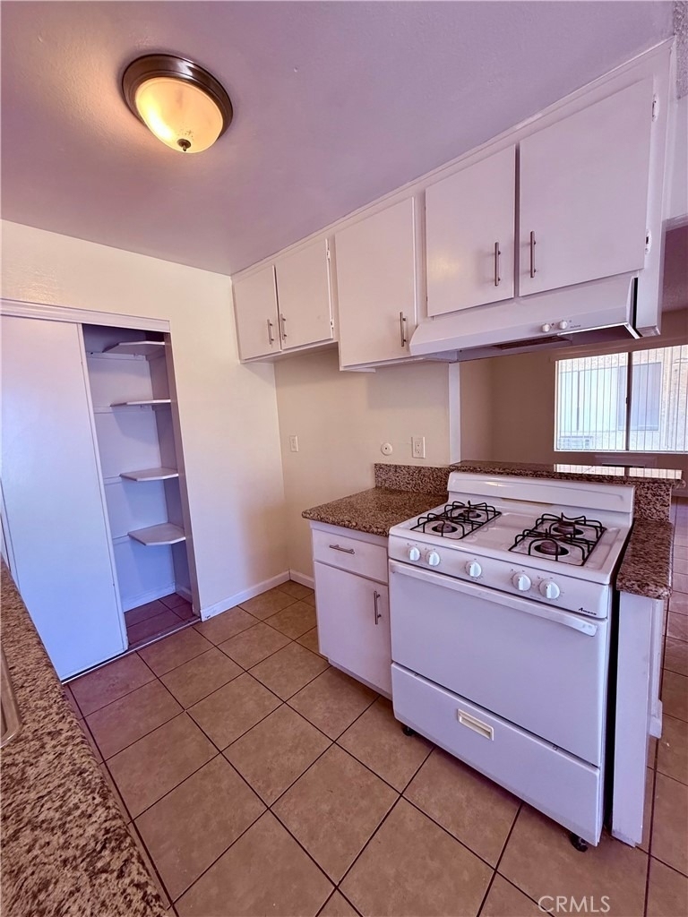 3300 W Orange Avenue - Photo 2