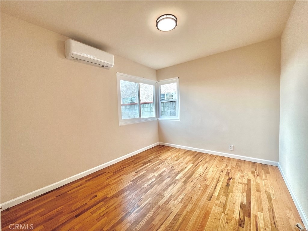 936 E Sandra - Photo 0