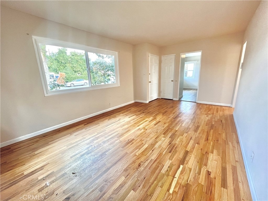 936 E Sandra - Photo 1