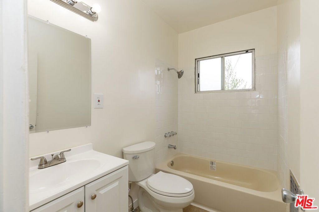 1295 Federal Avenue - Photo 5