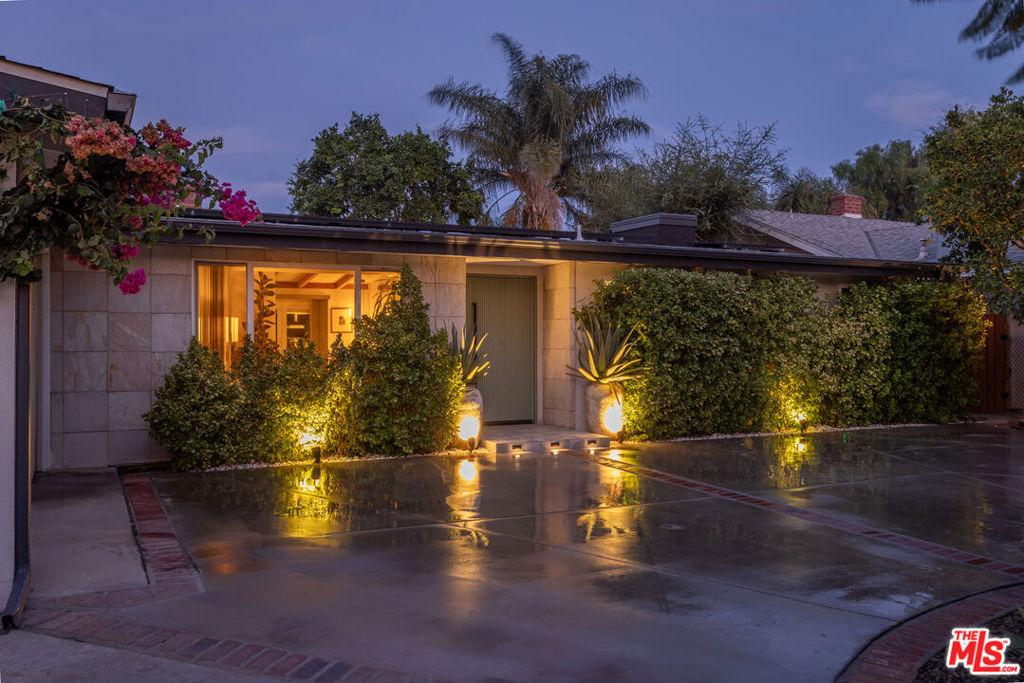 7442 Capps Avenue - Photo 5