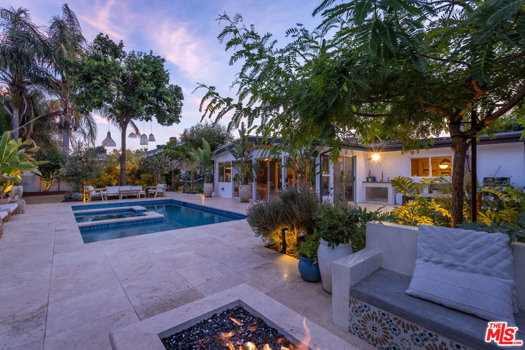 7442 Capps Avenue - Photo 4