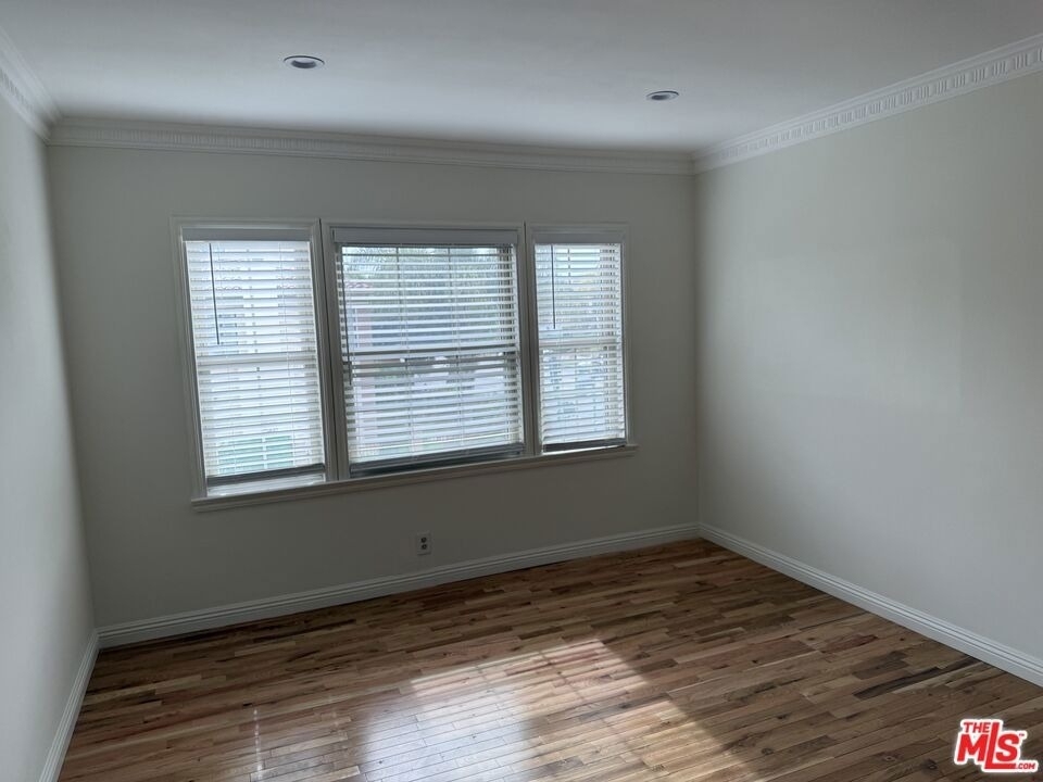 947 S Bedford Street - Photo 4