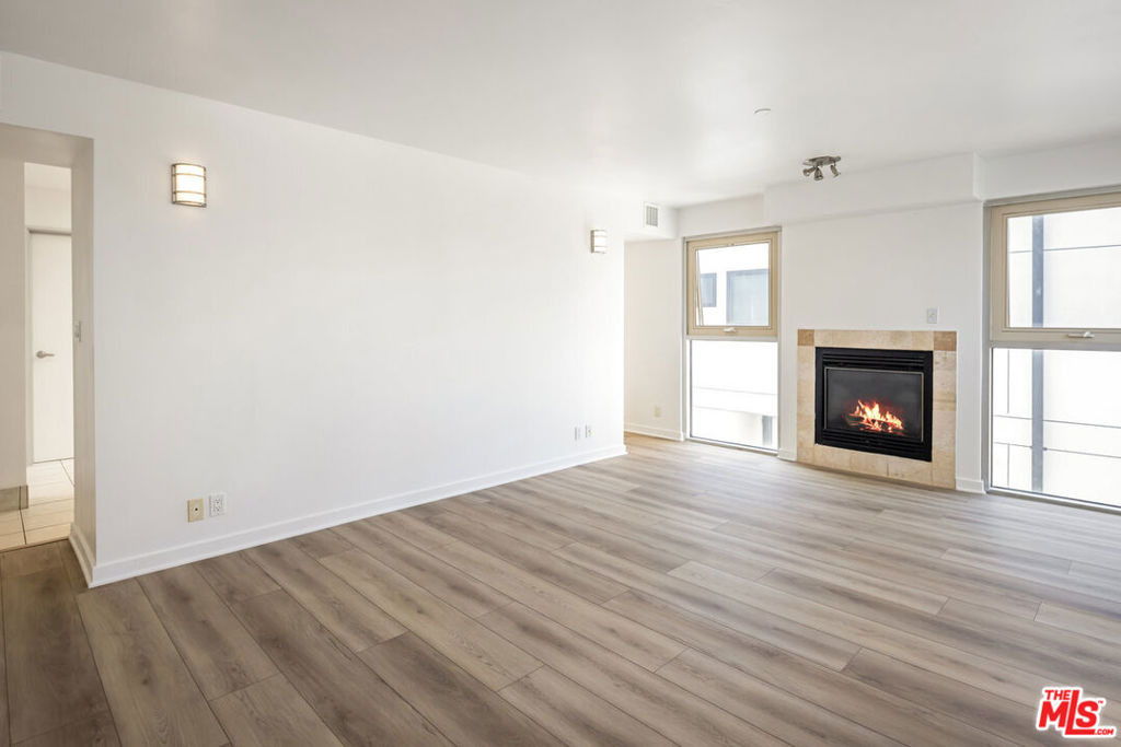 823 N Martel Avenue - Photo 15