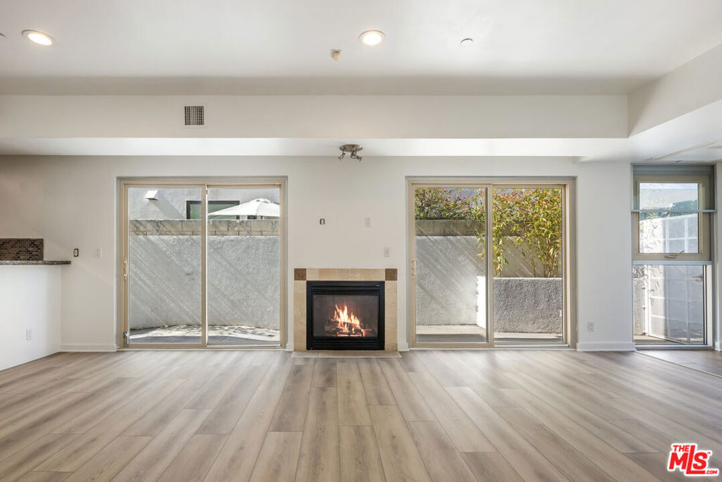 823 N Martel Avenue - Photo 4