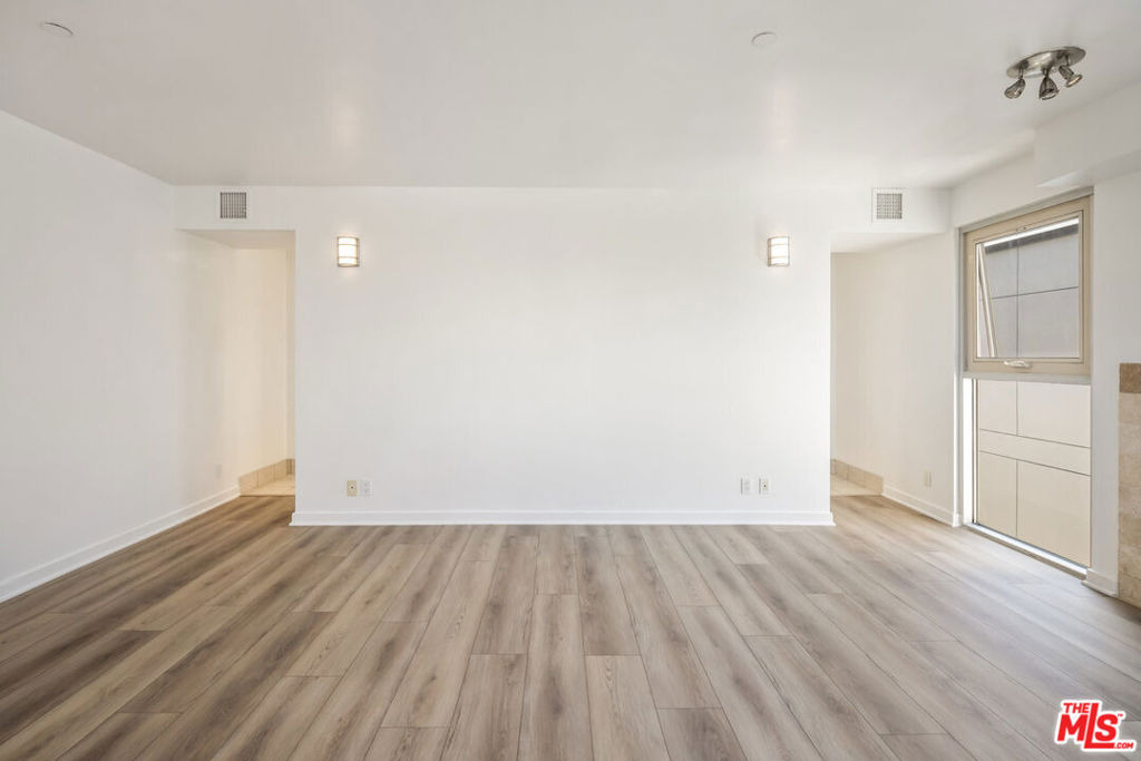 823 N Martel Avenue - Photo 14