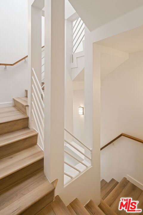 823 N Martel Avenue - Photo 7