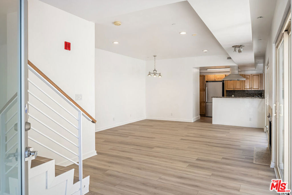 823 N Martel Avenue - Photo 1