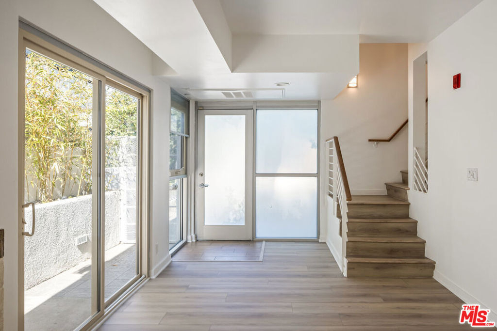 823 N Martel Avenue - Photo 2