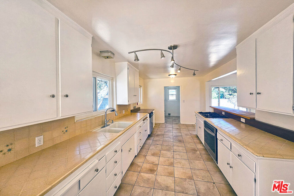 3700 Glenwood Avenue - Photo 10