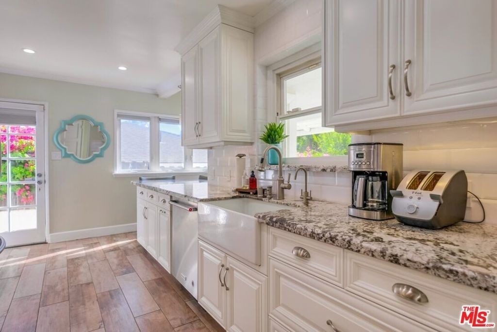 21447 Providencia Street - Photo 31
