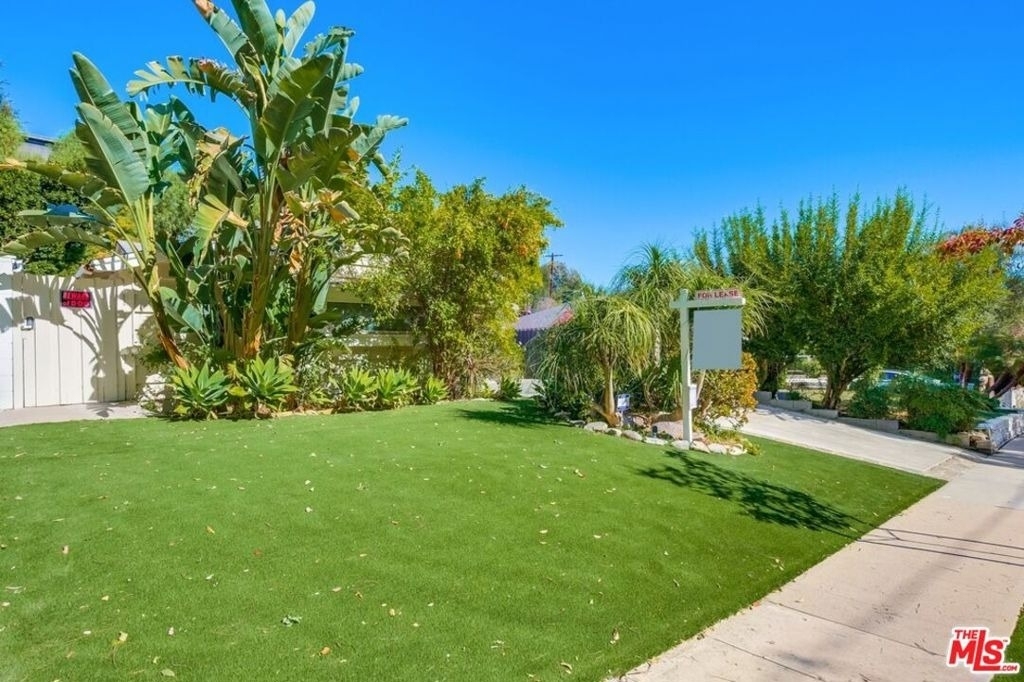21447 Providencia Street - Photo 4