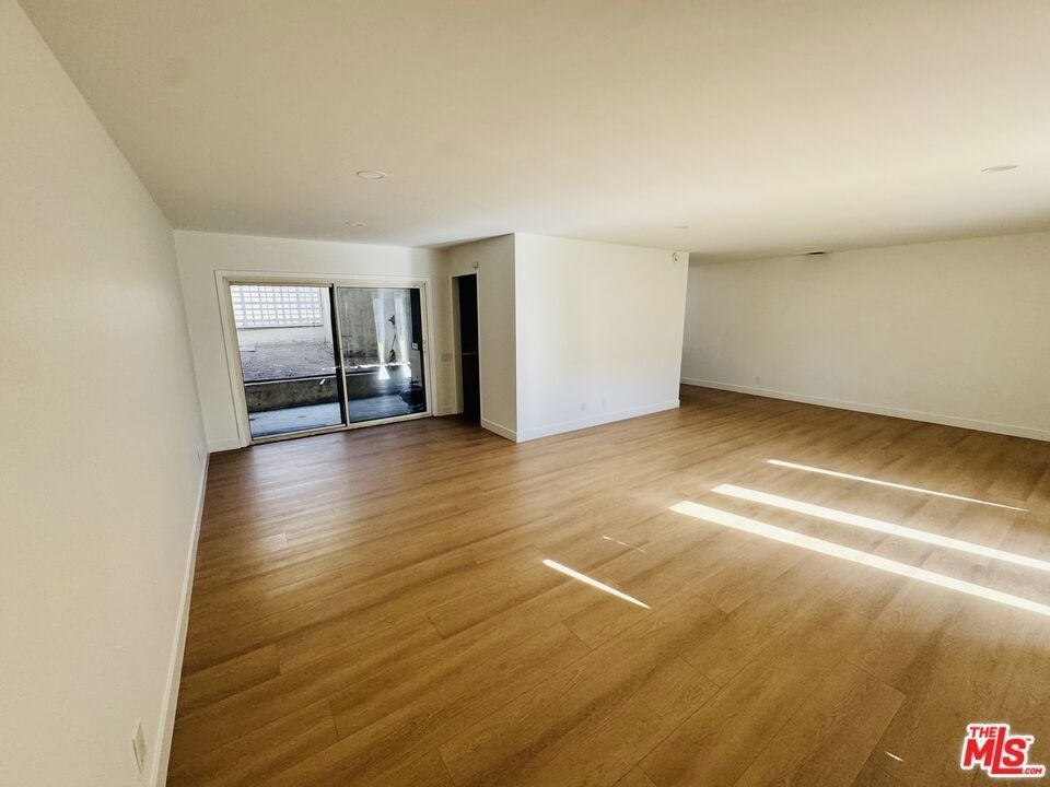 3500 W Manchester Boulevard - Photo 5