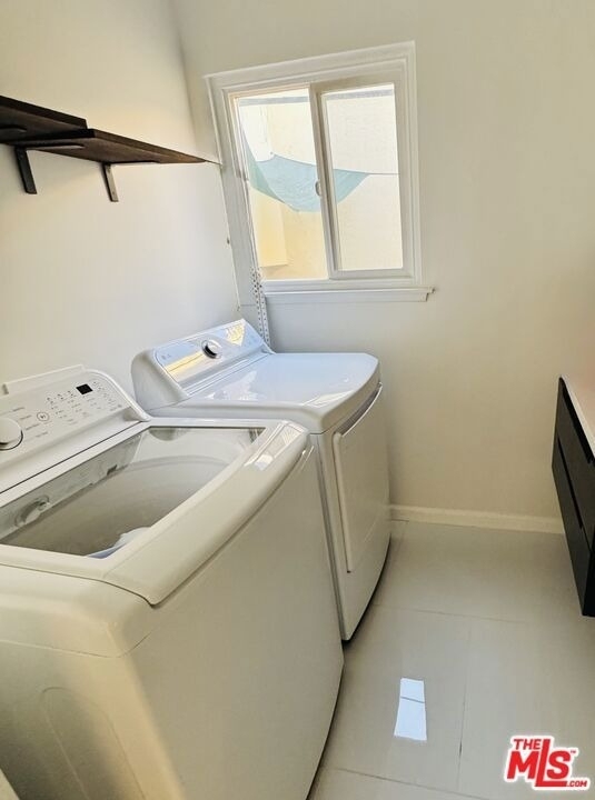 3500 W Manchester Boulevard - Photo 3