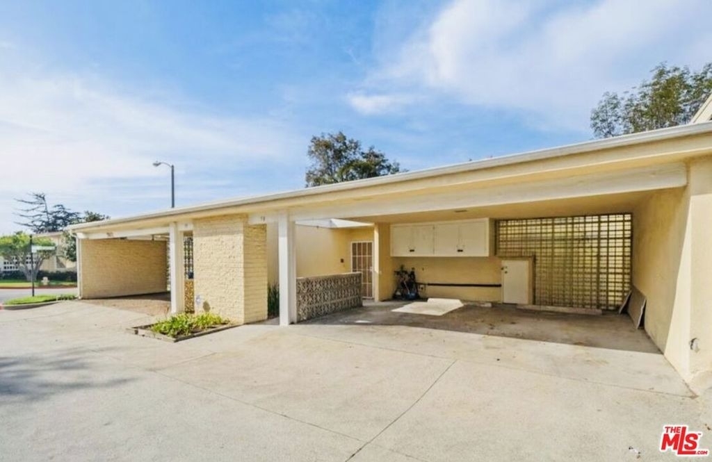 3500 W Manchester Boulevard - Photo 1