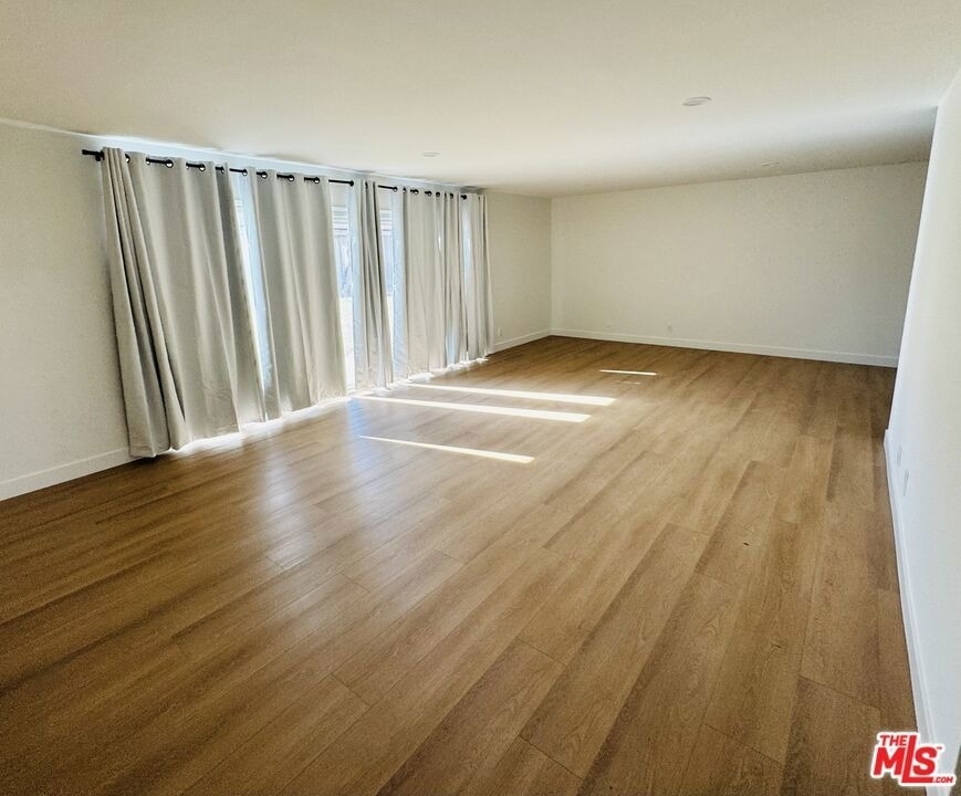 3500 W Manchester Boulevard - Photo 4