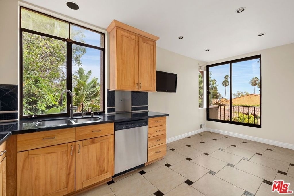 1121 La Collina Drive - Photo 7