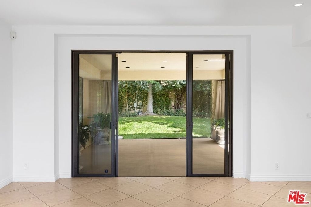 1121 La Collina Drive - Photo 4