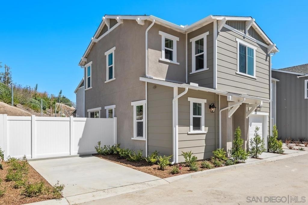1523 Wingwood - Photo 1