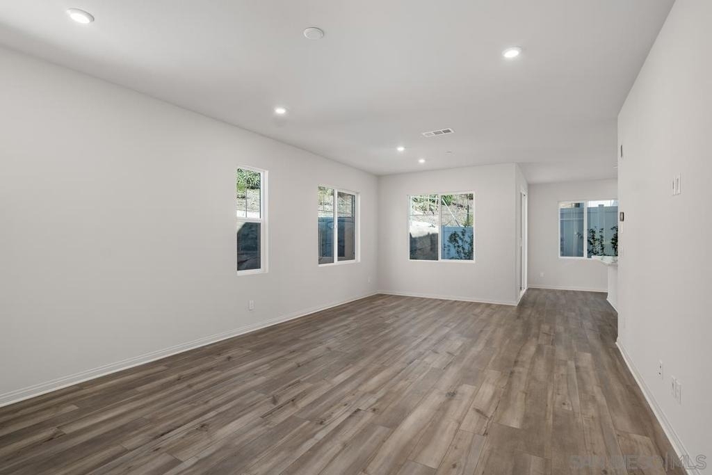 1523 Wingwood - Photo 7